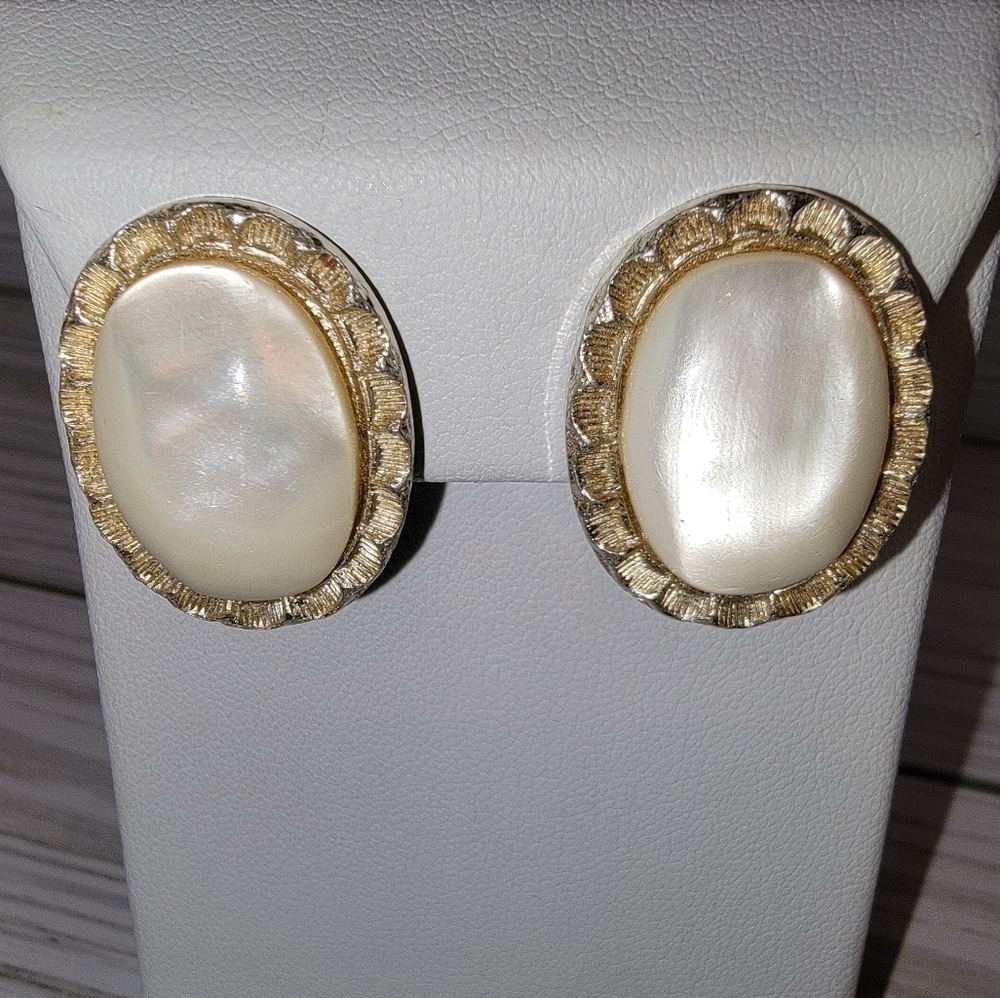Vintage Japan Pearlized Oval Cabochon Gold Tone Clip On Earrings